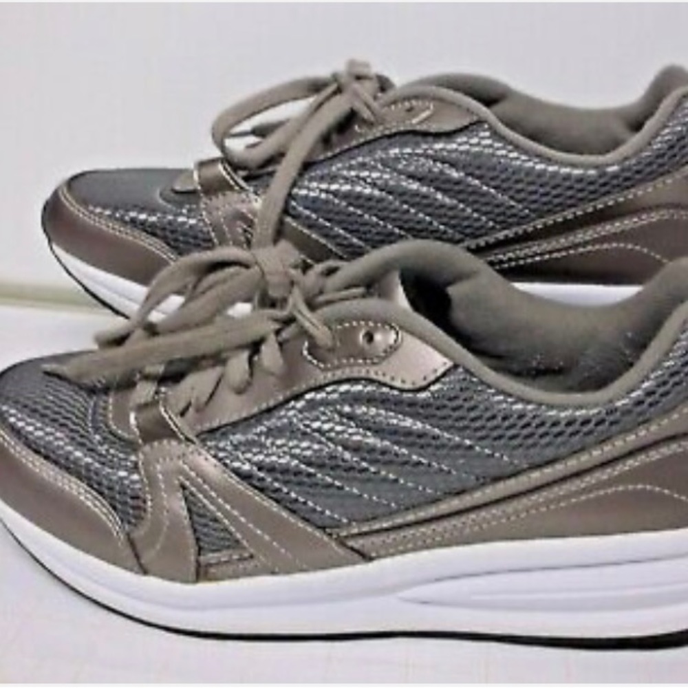 Never worn anti gravity easy spirit Galaton sneaker